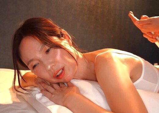 【マッサージ】背が高い熟女さんが師のクンニでたっぷり感じて満たされる